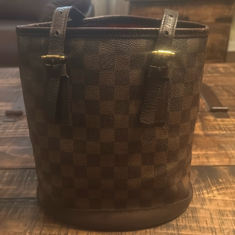 💋💄Beautiful Authentic Louis Vuitton Ebene Damier Petite Bucket Bag💄💋
